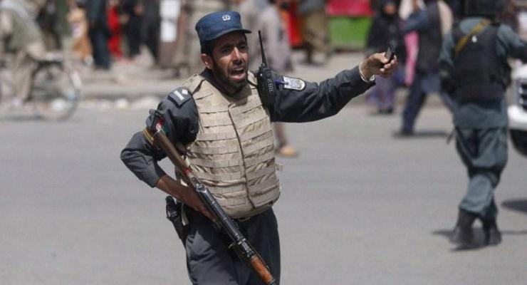 На предвыборном выступлении президента Афганистана прогремел взрыв: Десятки жертв