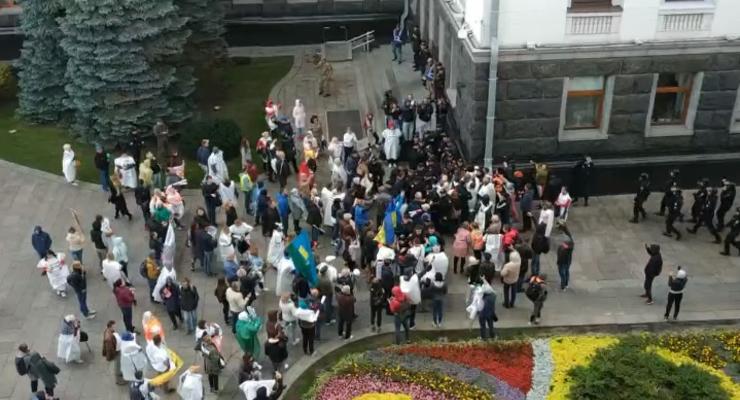 Под Офисом президента произошли стычки митингующих и силовиков