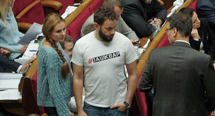 “Зашквар”: Дубинский появился в Раде в провокационной футболке