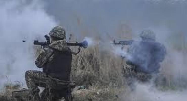 Двое военных были ранены из РПГ на Донбассе
