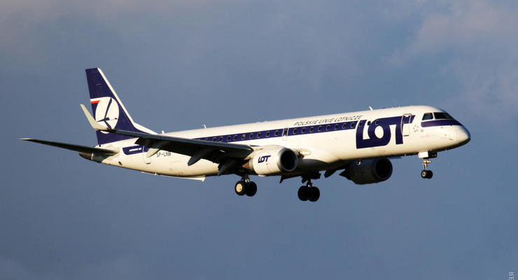 Самолет из Польши не смог приземлиться в Одессе и улетел в Борисполь
