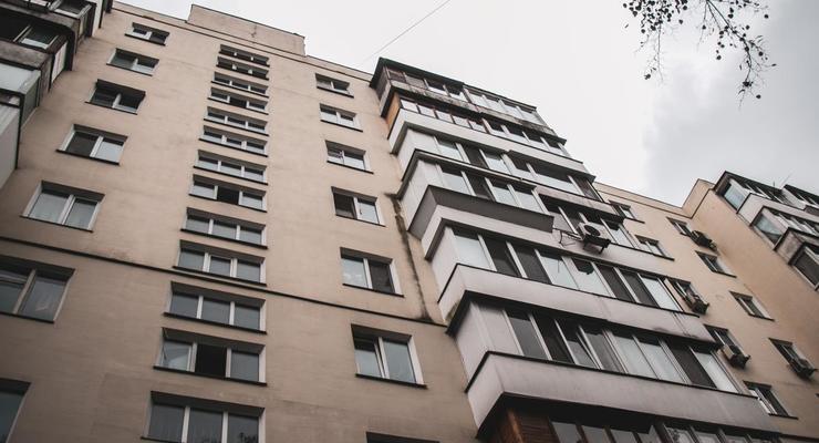 В Киеве из окна выпала 87-летняя женщина