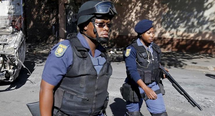 В ЮАР полиция застрелила девятерых подозреваемых в ограблении