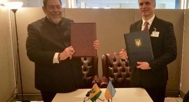 Украина установила дипотношения с Сент-Винсент и Гренадины