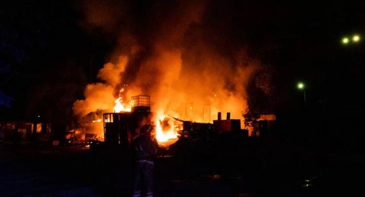 В Киеве на Выдубичах горел гаражный кооператив