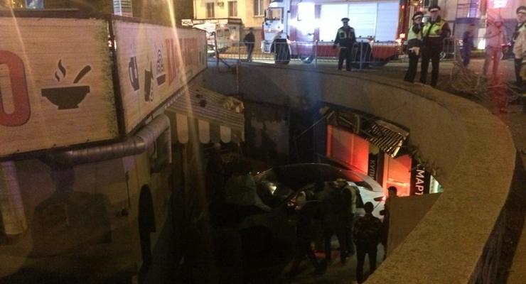 В Симферополе авто влетело в подземный переход, есть жертвы