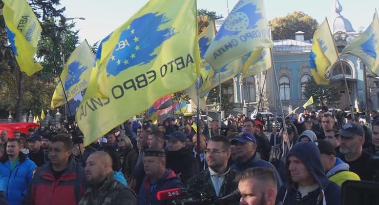 "Евробляхеры" пикетируют Раду: Уволить Нефедова, ввести техосмотр, отменить акциз