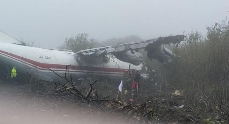 Под Львовом самолет Ан-12 совершил аварийную посадку: Есть жертвы