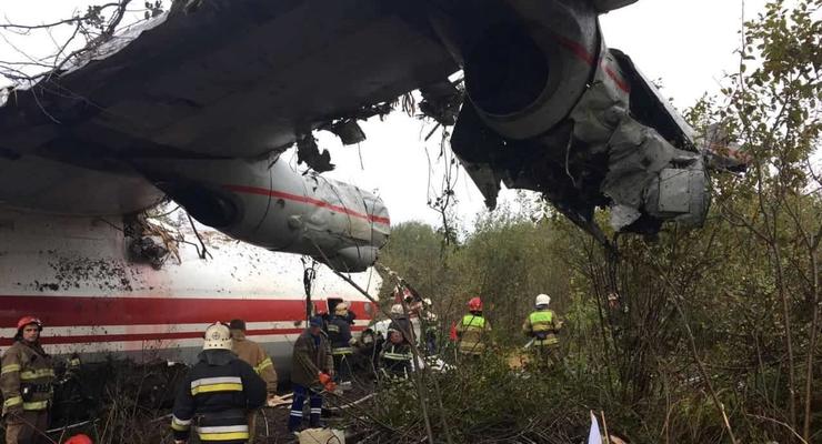 Крушение Ан-12 под Львовом: рассматриваются две версии аварии