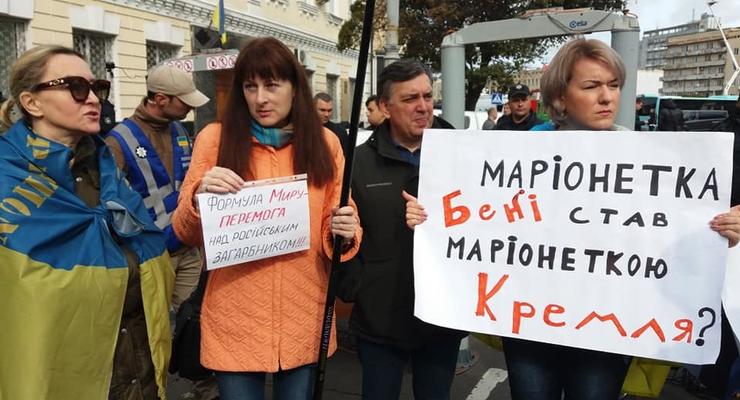 Зеленского в Житомире встретили сразу двумя митингами