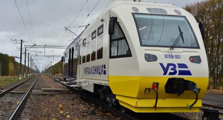 УЗ назначила еще 4 дополнительных поезда к осенним праздникам