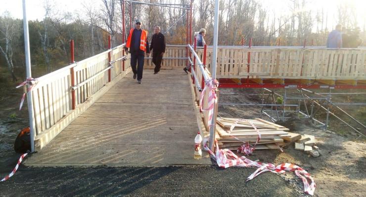На мосту в Станице Луганской открыли временный обходной переход