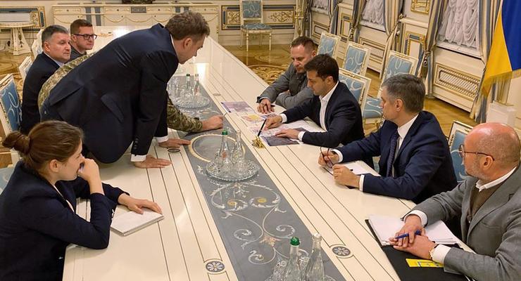 Зеленский провел совещание по Донбассу