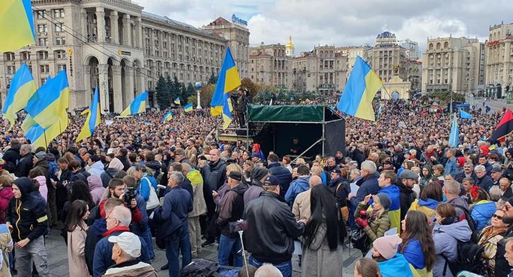 Протестующие с Майдана пришли на Банковую