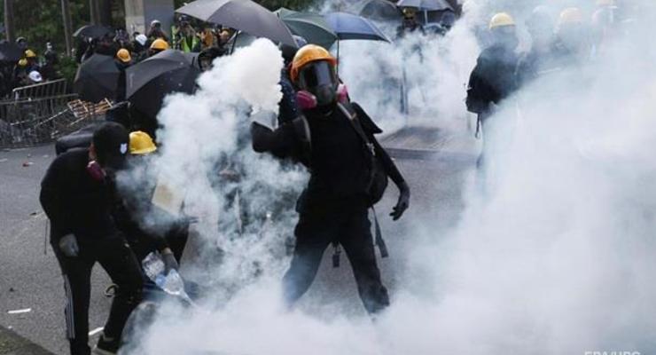 В Гонконге из-за беспорядков парализовано метро