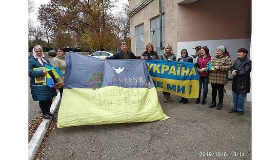 “ВСУ - гарантия нашей жизни”: Жители Золотого обратились к Зеленскому