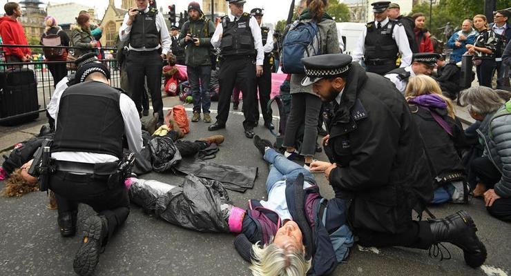 В Лондоне задержали 135 экологических активистов