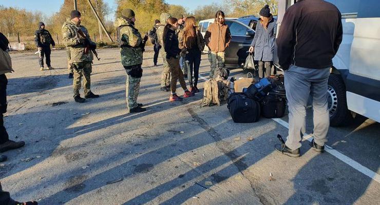 Дошло до стрельбы: Стычки между полицией и ветеранами по дороге в Золотое