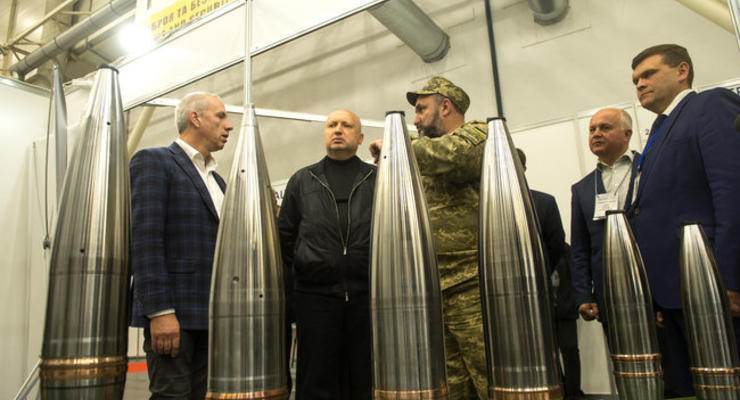 Турчинов прокомментировал новинки украинского оборонпрома, представленные на выставке “Оружие и безопасность - 2019“