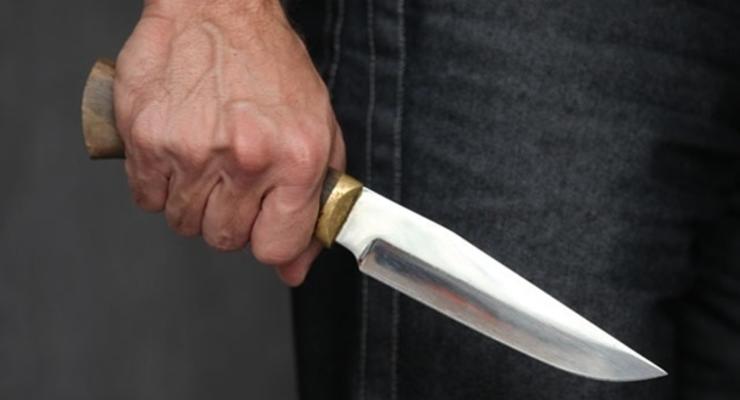 В Черновцах пенсионер с ножом напал на гостей застолья, есть жертва