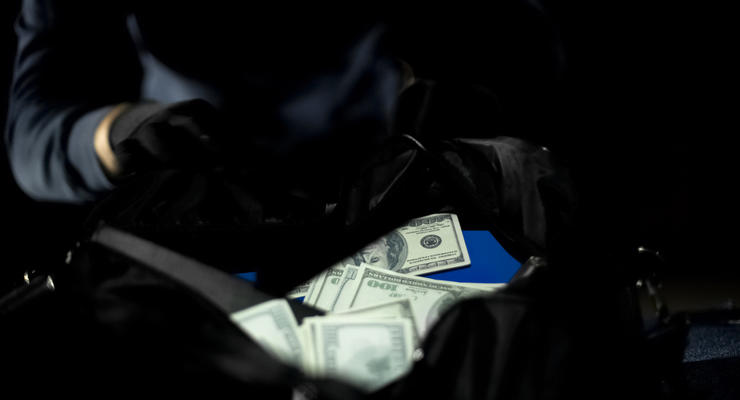 Ограбление на миллион: Во Львове у мужчины украли сумку с крупной суммой