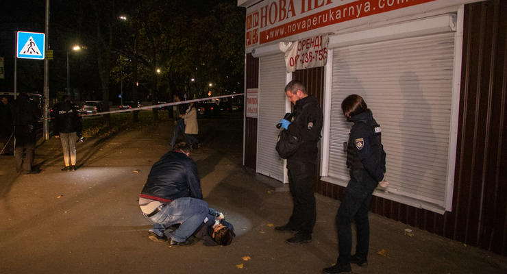 В Киеве возле метро "Левобережная" в результате драки погиб парень