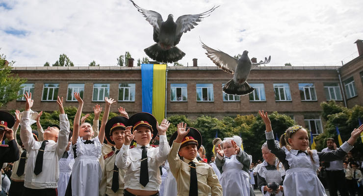 Что украинцы думают о закрытии русскоязычных школ - опрос