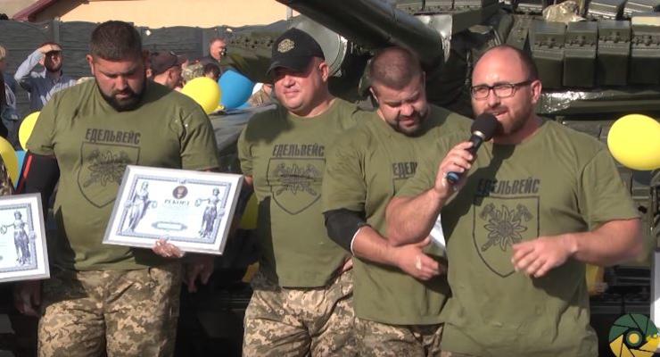 Сдвинули танк Т-72: Четыре бойца бригады "Эдельвейс" установили рекорд Украины