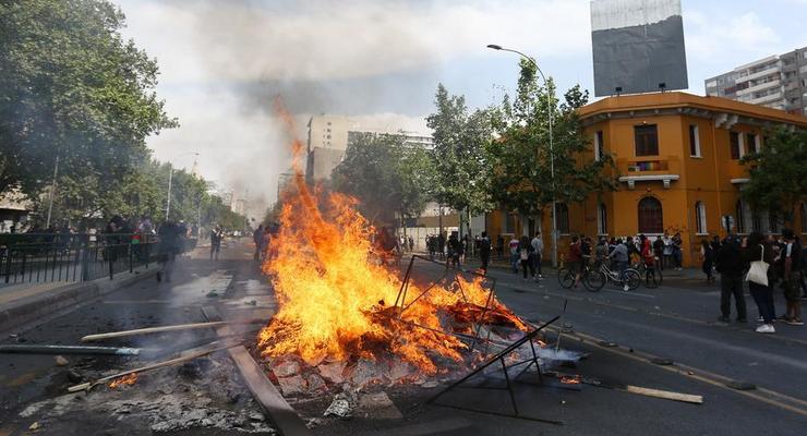 В Чили три человека погибли в ходе беспорядков