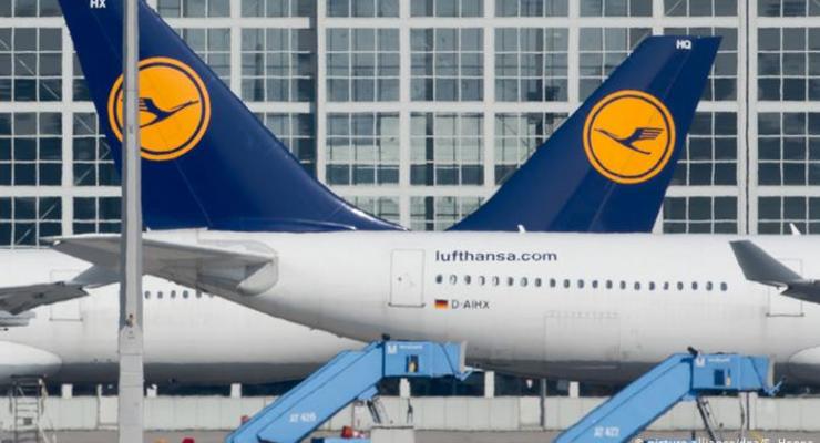 В Германии отменена сотня рейсов из-за забастовки бортпроводников