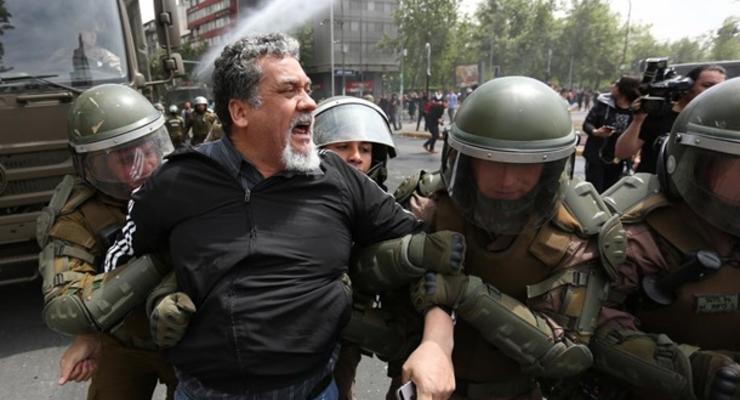 Число жертв протестов в Чили выросло до десяти человек