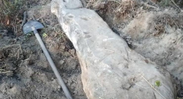 В Винницкой области трактористы нашли древнюю стеллу