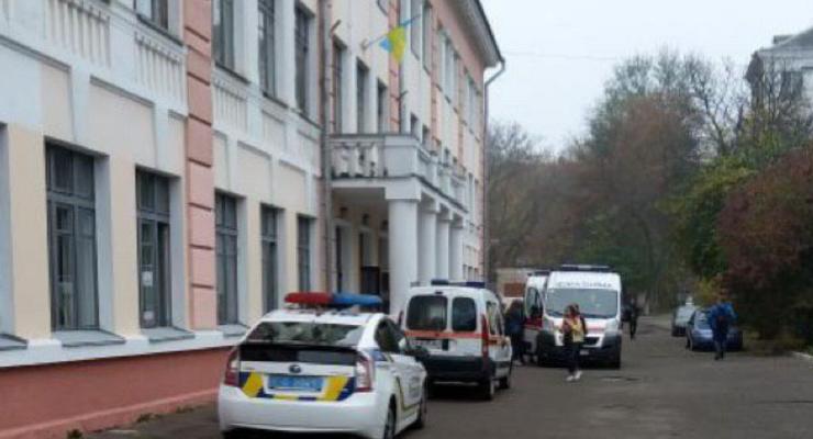 В школе на Куреневке произошло опасное ЧП: Несколько детей госпитализированы