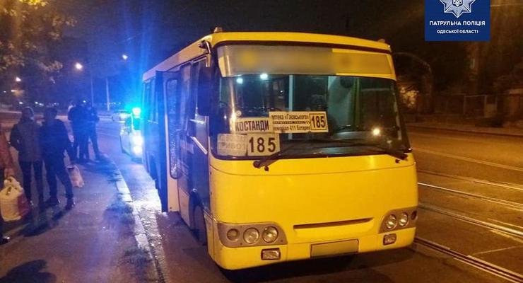 В Одессе пьяный пассажир устроил погром в маршрутке