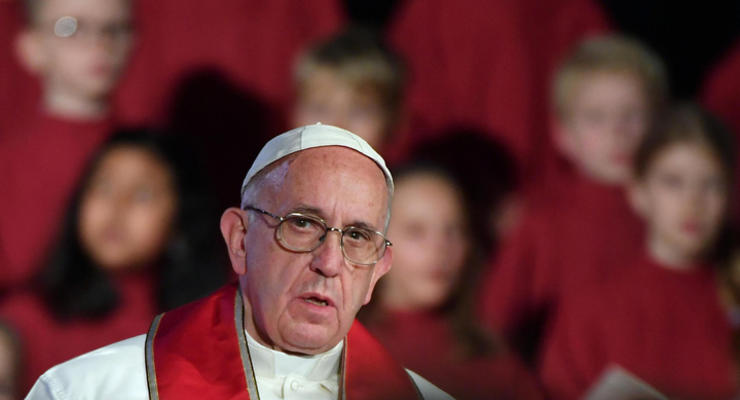 Папу Римского просят разрешить женатым становиться священниками