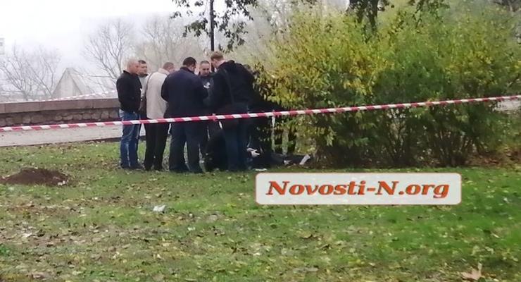 В Николаеве под зданием мэрии найден труп с ножевыми ранениями
