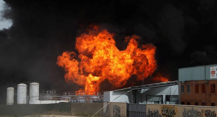 На заводе в Днепре произошел мощный взрыв и пожар