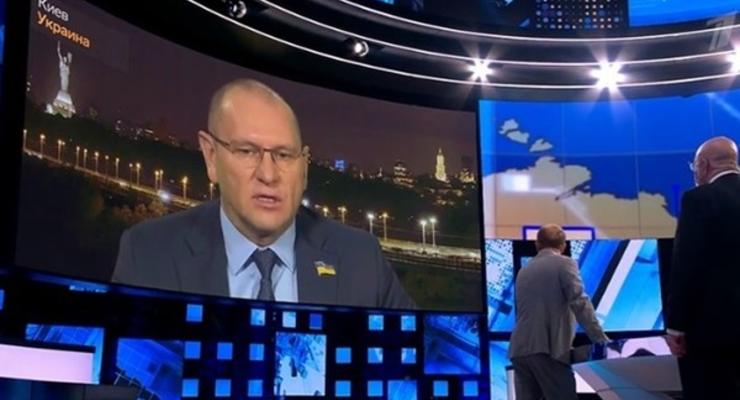“Слуги народа” согласились не ходить на российские каналы