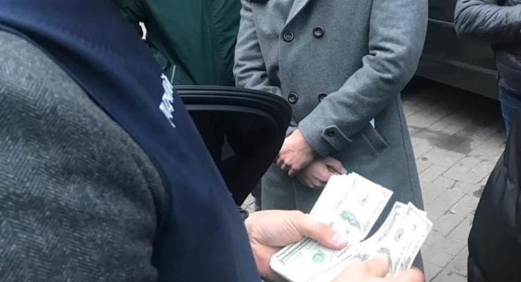Сотрудника НБУ задержали в Киеве на взятке в $50 тысяч