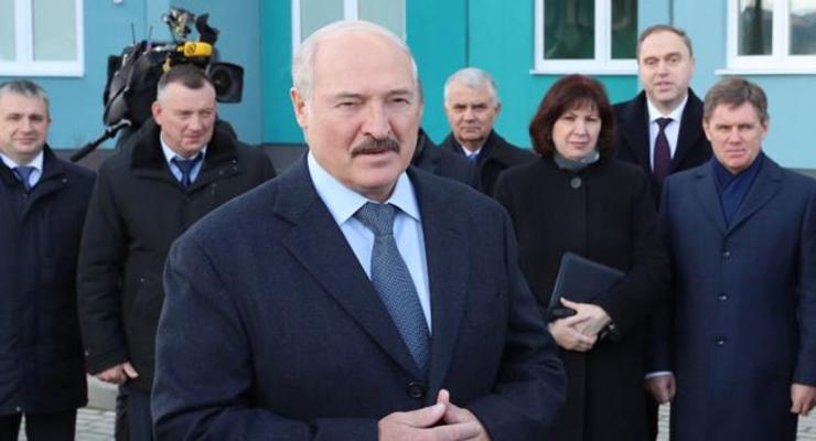 Лукашенко рассказал, как "рубит окна" в разные страны
