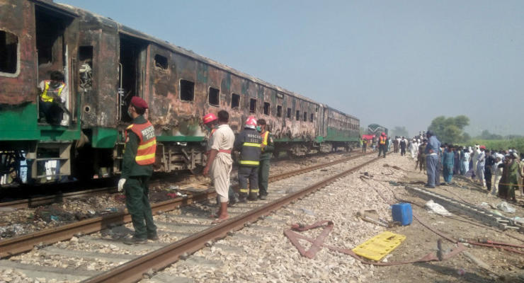 В Пакистане взорвался газ в поезде: 65 человек сгорели заживо