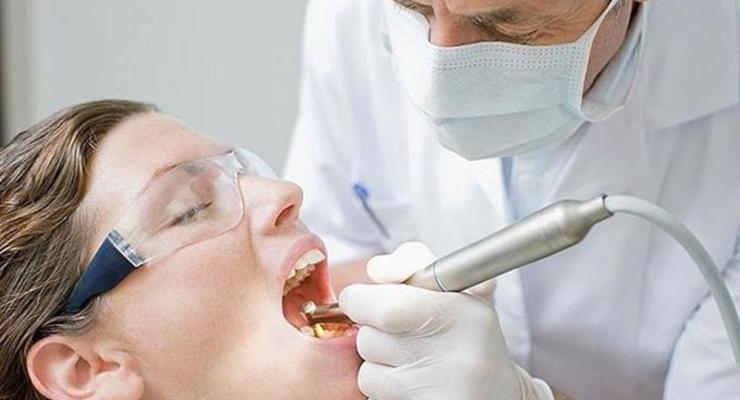 Стоматолог удалил пациенту рекордно длинный зуб