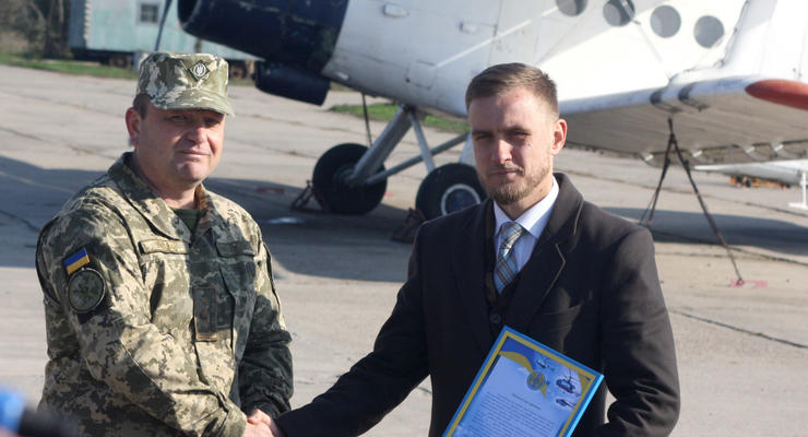 Волонтер подарил ВМС Украины самолет