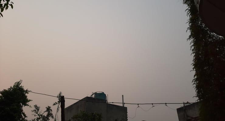 В школах Дели начали раздавать маски из-за смога