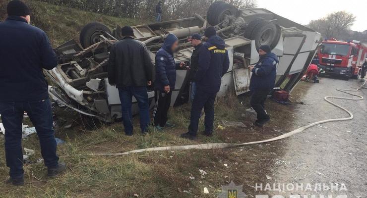 В Хмельницкой области перевернулся автобус: восемь пострадавших