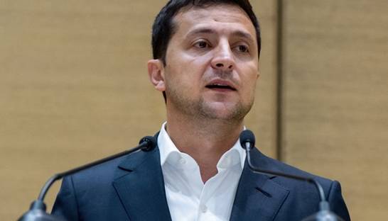 Зеленский просит артиллерию "держать порох сухим"