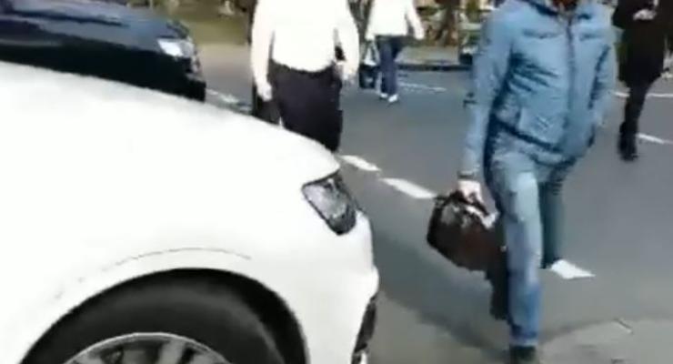 "Отрежу голову": Депутат Кива угрожал человеку на улице из-за замечания