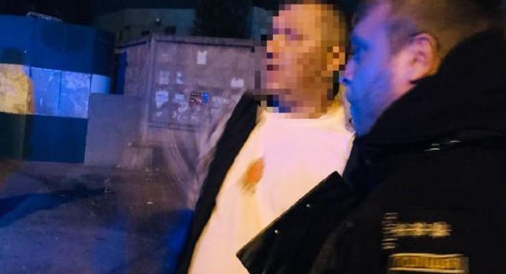 В Одессе мужчина на улице угрожал прохожим пистолетом