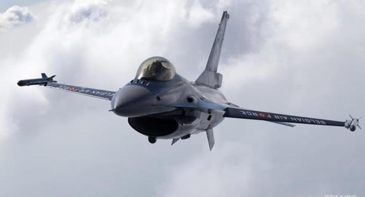 Истребитель США F-16 случайно уронил ракету на Японию