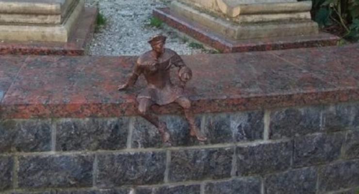 В центре Луцка украли скульптуру-символа города Кликуна